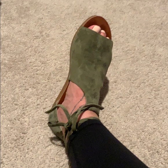 Steve Madden size 7 green suede - Picture 3 of 4